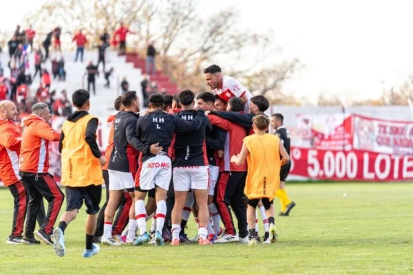 football team huddle competition