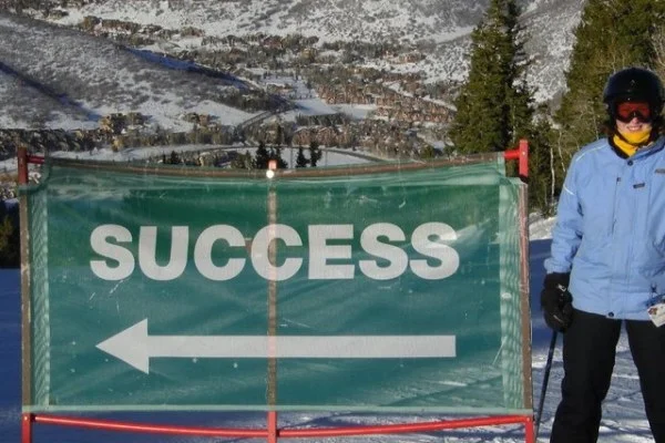英雄联盟S16全球总决赛瑞士轮BLG对阵T1中韩上路对决胜负分析
